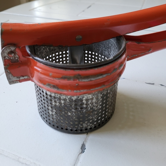 Vtg Hand Potato Ricer Fruit Juicer Strainer Steel Red Well Used Country Kitchen - Picture 4 of 12